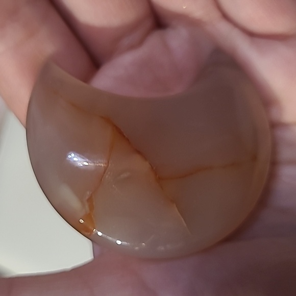 Fire quartz crystal moon carving - Picture 3 of 3